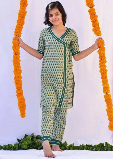 Ladies Designer Salwar Suits at best price in Surat by Streekart | ID:  10510622388