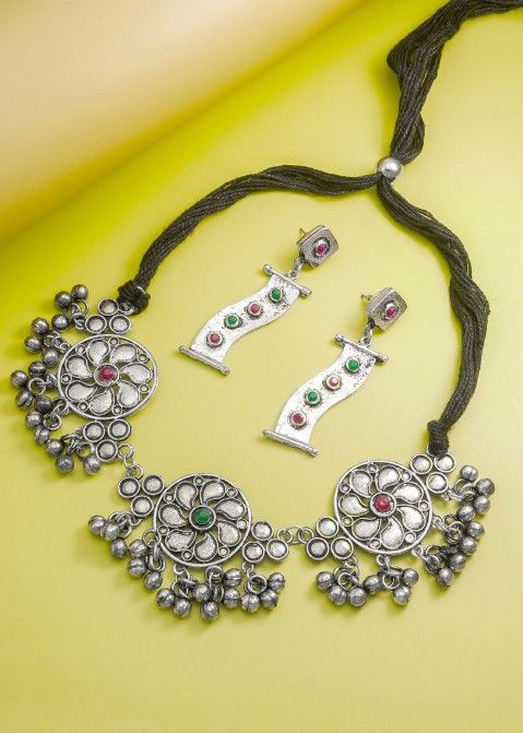 Silver Studded Kundan Oxidised Necklace Set