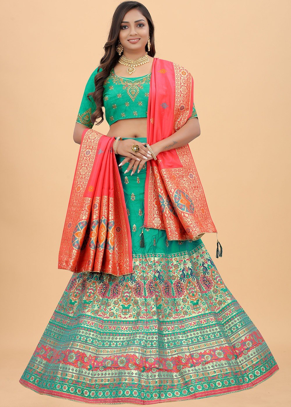 Buy Simple Dupatta Draping Styles From Bollywood Divas That Will Enhance  Your Look - Ethnic Plus