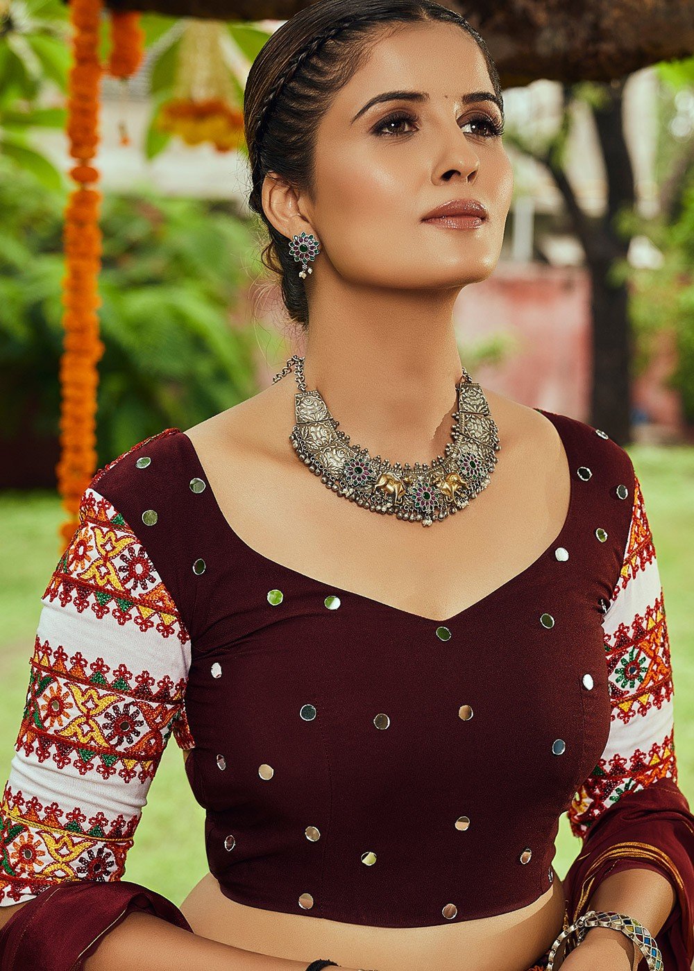 Buy Designer Lehengas for Women Online | Riyaasat Ethnic Wear