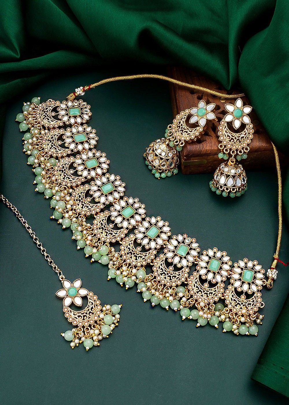 Kundan Polki Beaded Necklace Set In Green And Grey Tone - Zakarto | Necklace  set, Beaded necklace, Necklace