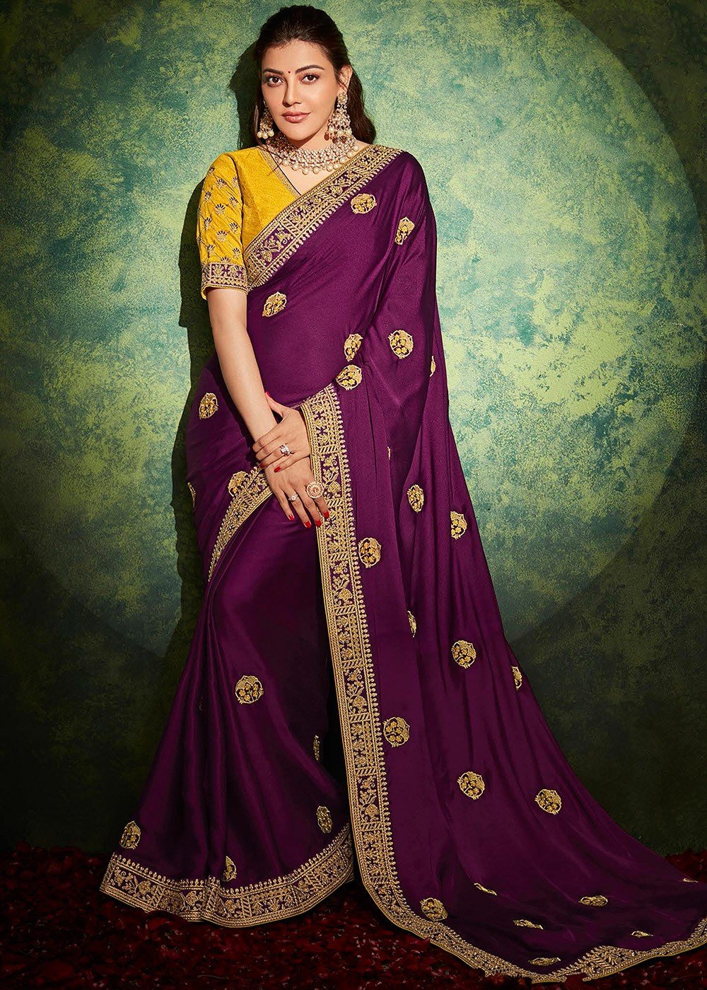 Stunning Weaving Saree With Contrast Work Blouse Piece