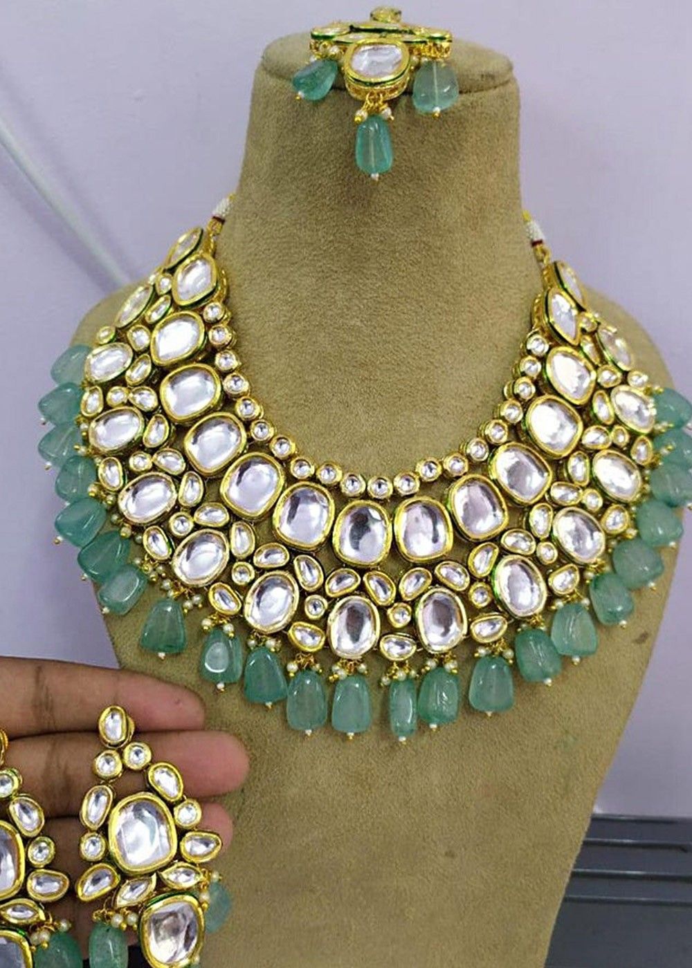 Buy online Gold Plated Green & White Kundan Studded Modern Necklace Set  from Sets for Women by Saraf Rs Jewellery for ₹1729 at 69% off | 2024  Limeroad.com