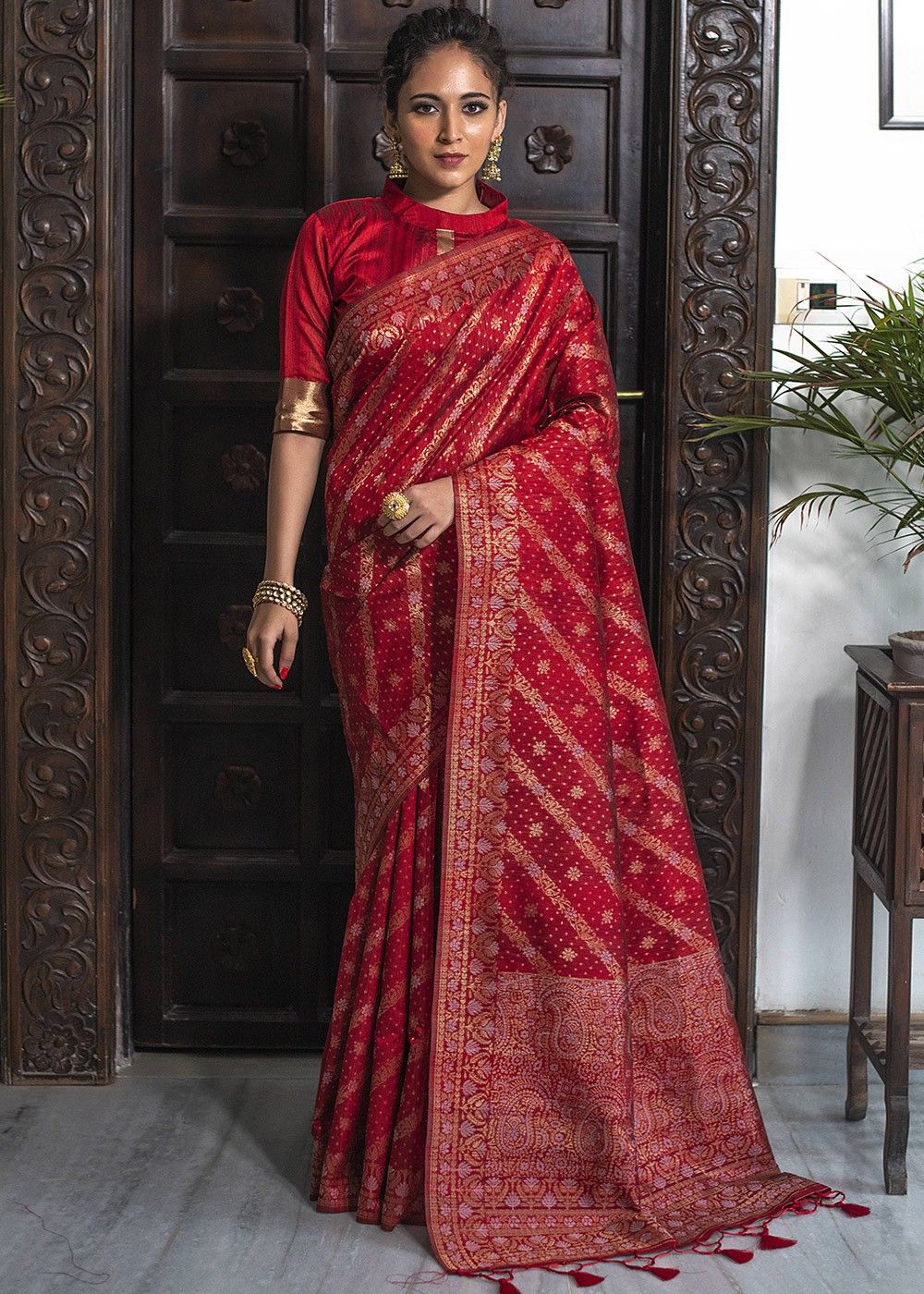 Karagiri Handloom Sarees : Buy Karagiri Rose Red Banarasi Chanderi Saree  with Unstitched Online | Nykaa Fashion