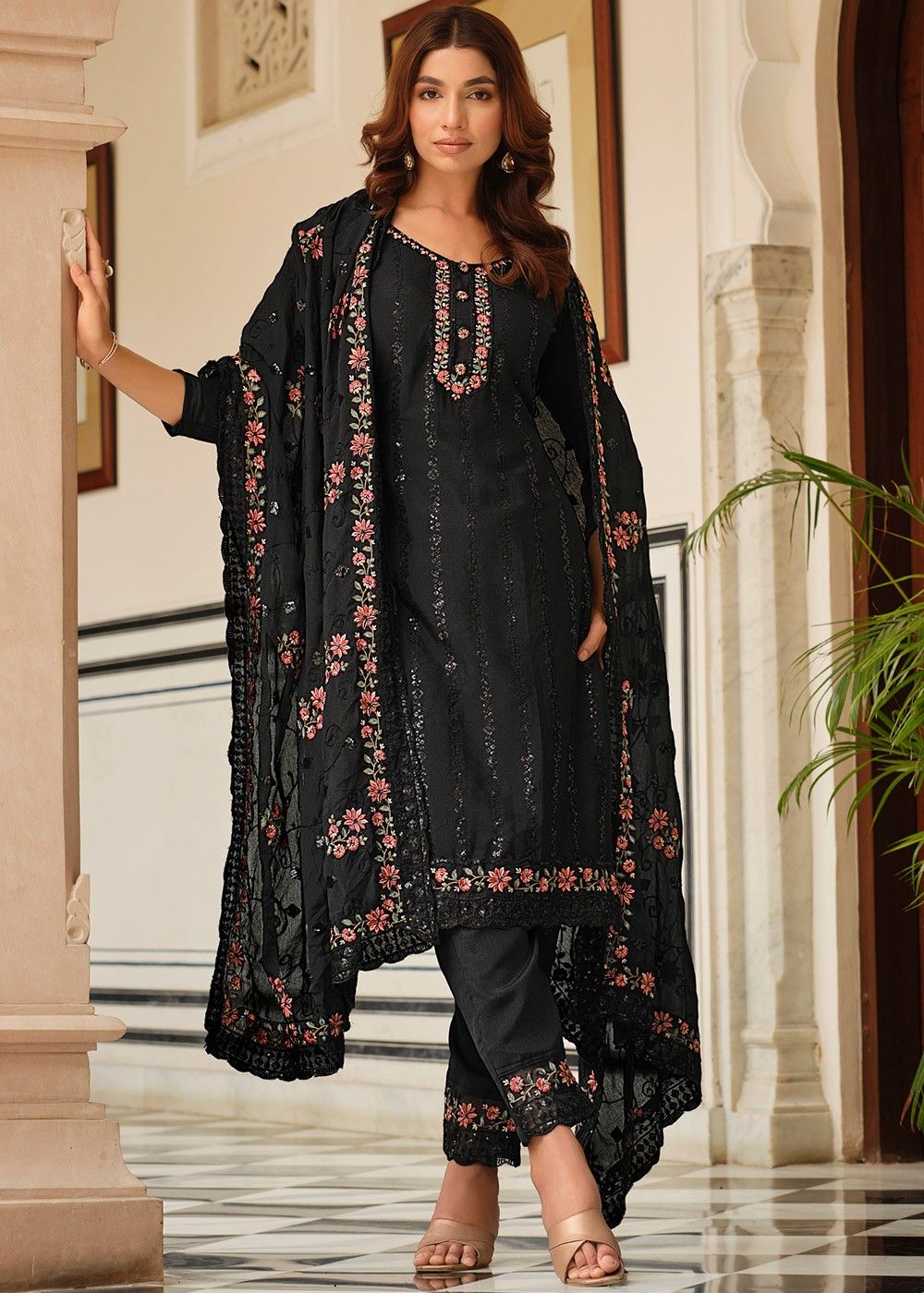 Black Pant Style Suit In Thread Work 5107SL05