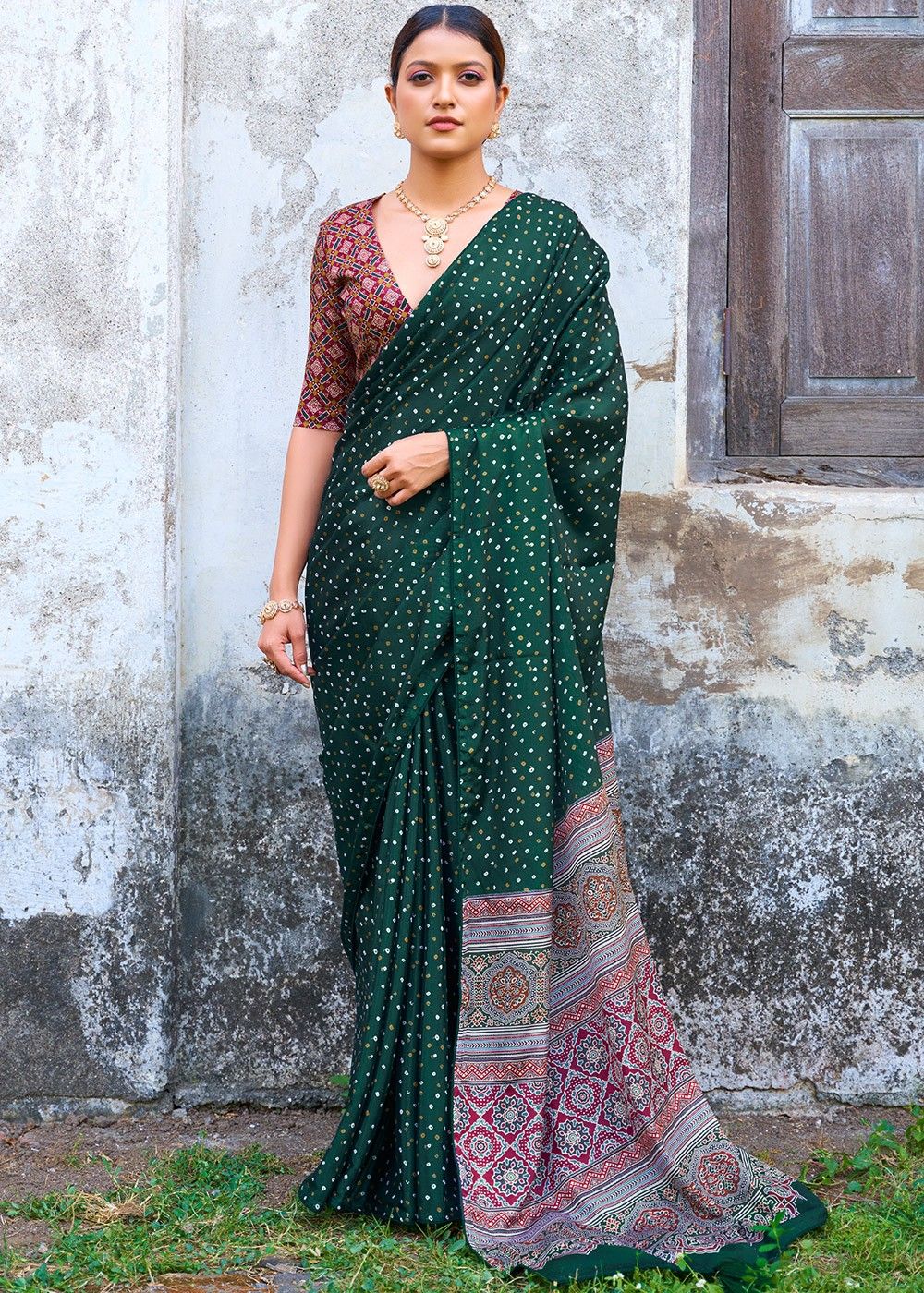 Banarasee Silk Blend Saree With Contrast Zari Border & Blouse-Beige