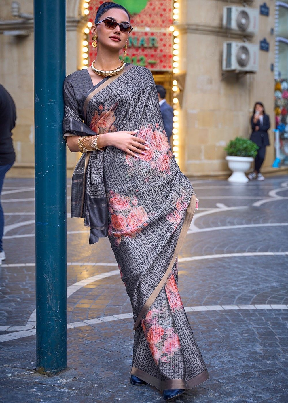 Pin by Kalai Elakkiya on Stylist | Fashion, Mirrored sunglasses women, Women