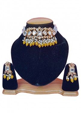 Yellow Choker Necklace Set In Kundan Work