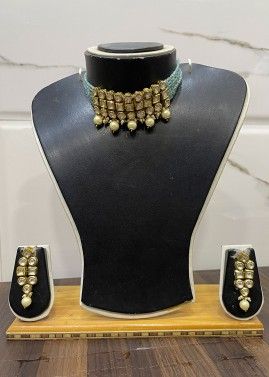 Blue Choker Necklace Set In Studded Kundan