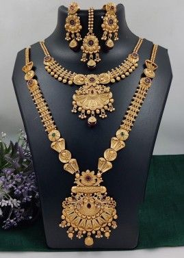 Stone Studded Double Layered Necklace Set In Golden