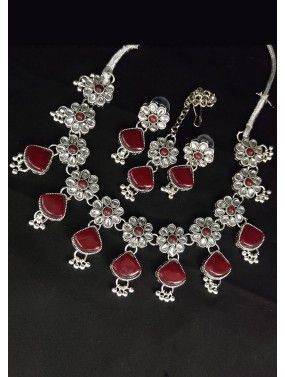 Maroon Kundan Studded Necklace Set