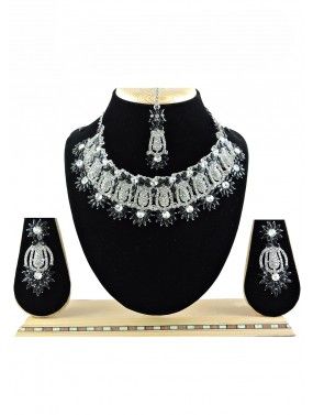 Black Stone Studded Necklace Set 