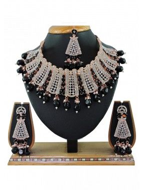 Black Necklace Set In Stone Work