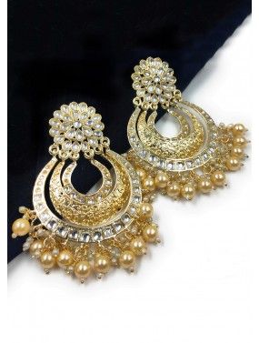 Golden Kundan Studded Alloy Based Earring