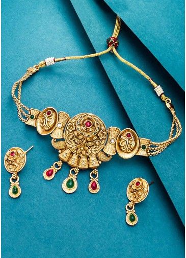Embossed Choker Necklace Set In Golden
