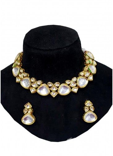 Golden Choker Necklace With Kundan Work