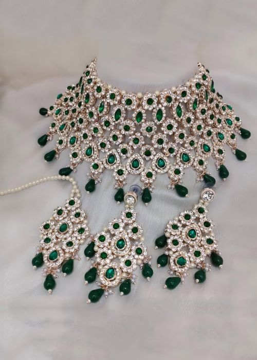Green Necklace Set With Mangtikka In Stone Work