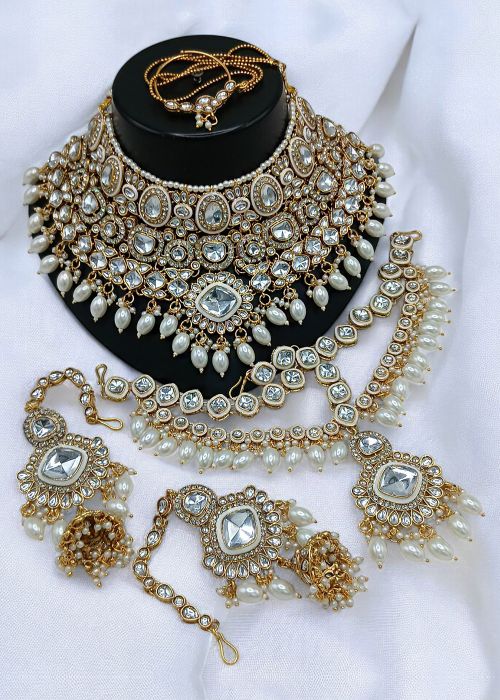 White Alloy Based Kundan Studded Necklace Set