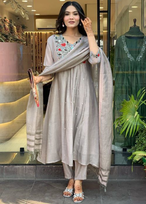 Grey Embroidered Pant Suit Set In Viscose